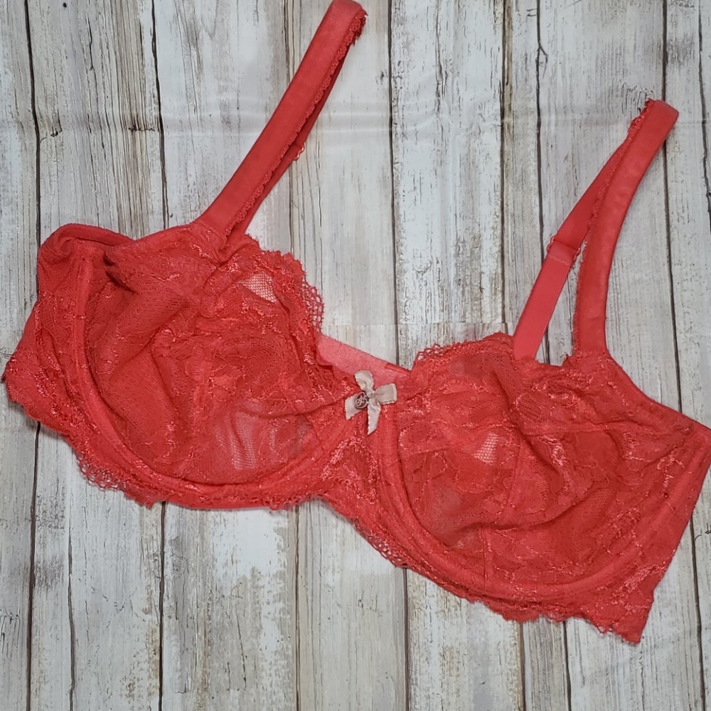 Victoria's Secret bra, sz 36DD, EUC, coral, lace
